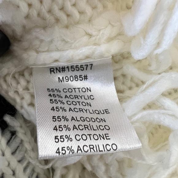 White Raw Hemmed Heart Sweater - Picture 5 of 5